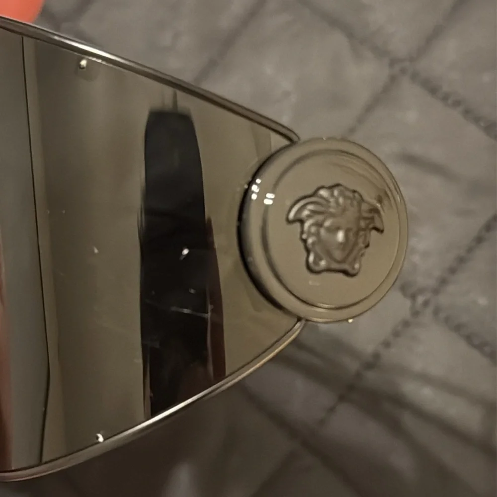 Versace VE2268 black rimmed shield sunglasses - Picture 4 of 7